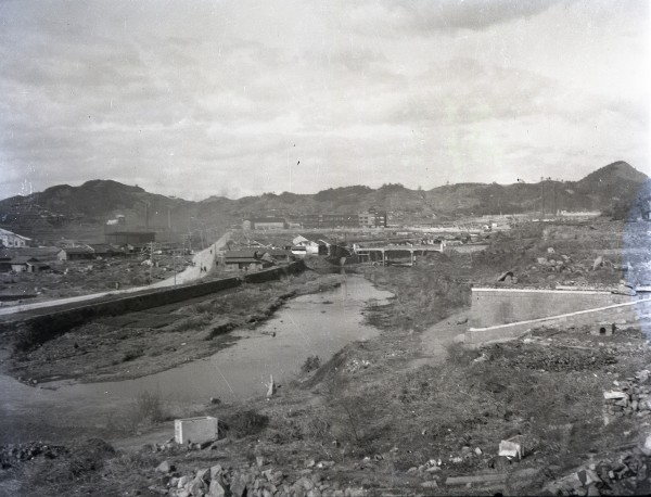 岡町から三菱長崎兵器製作所大橋工場方面を望む