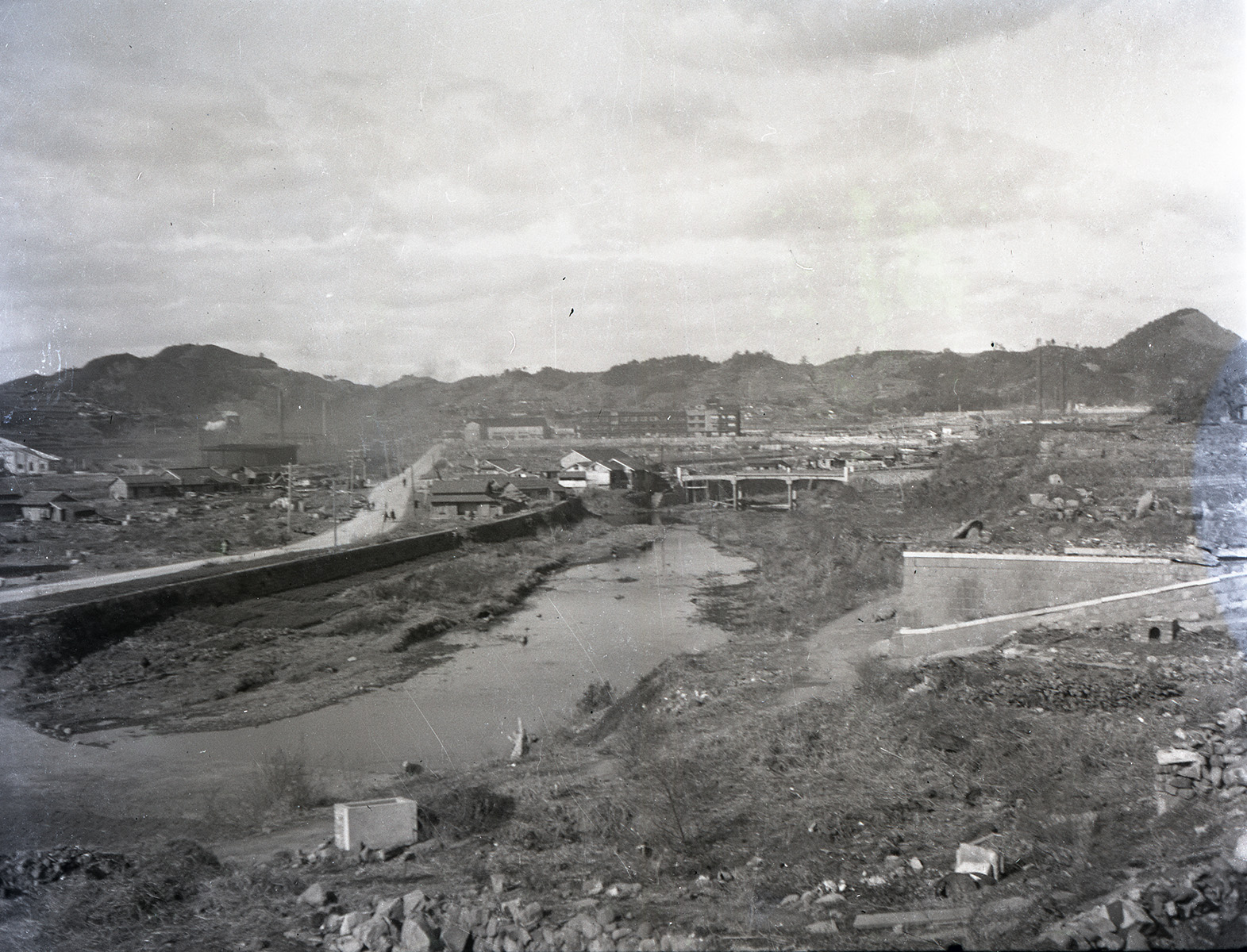 岡町から三菱長崎兵器製作所大橋工場方面を望む