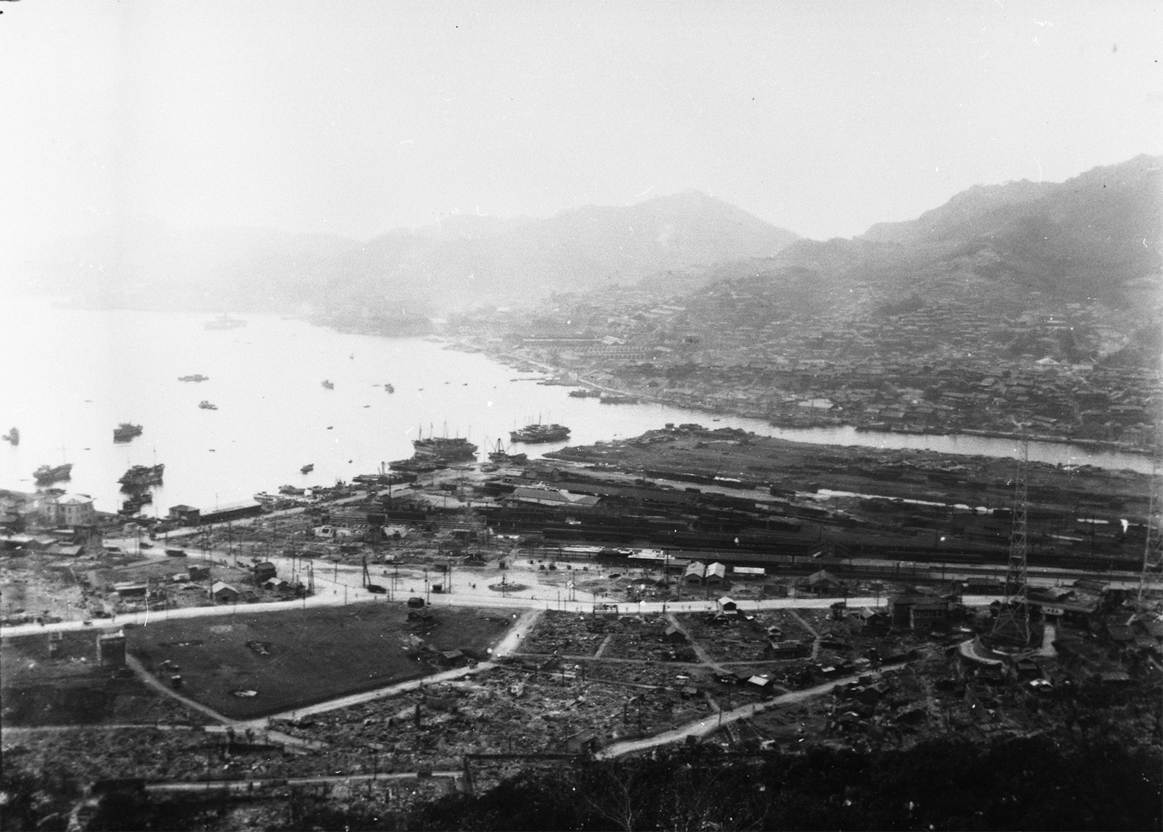 立山町高台から市街を望む（６枚つなぎ写真中左から４枚目）　―長崎駅方面―