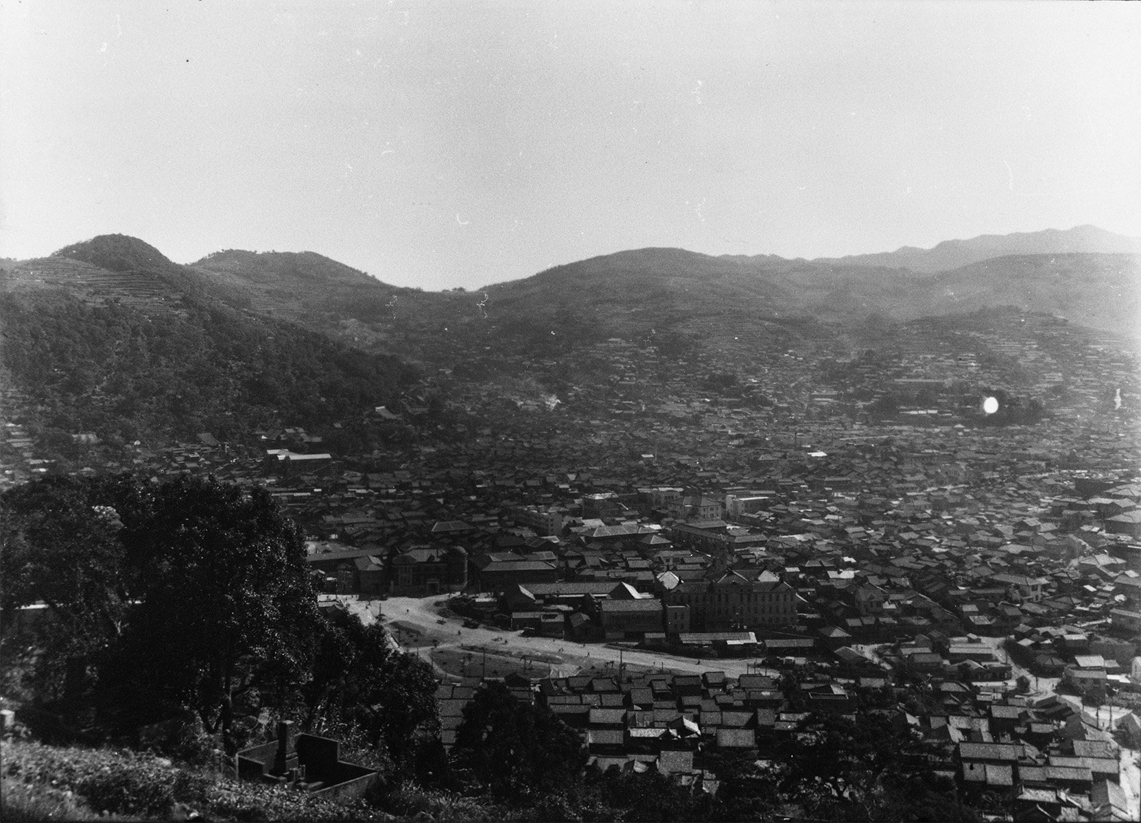 立山町高台から市街を望む（６枚つなぎ写真中左から２枚目） ―長崎市役所方面―