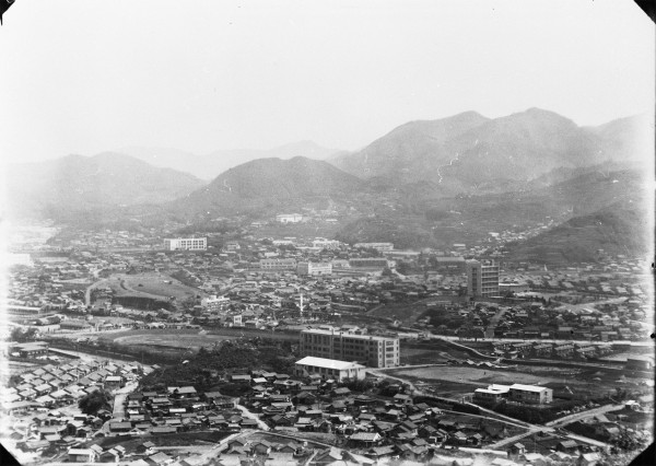 稲佐山中腹から爆心地方面を望む