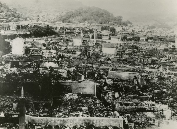 本下町公設中央市場から訪神社方面を望む