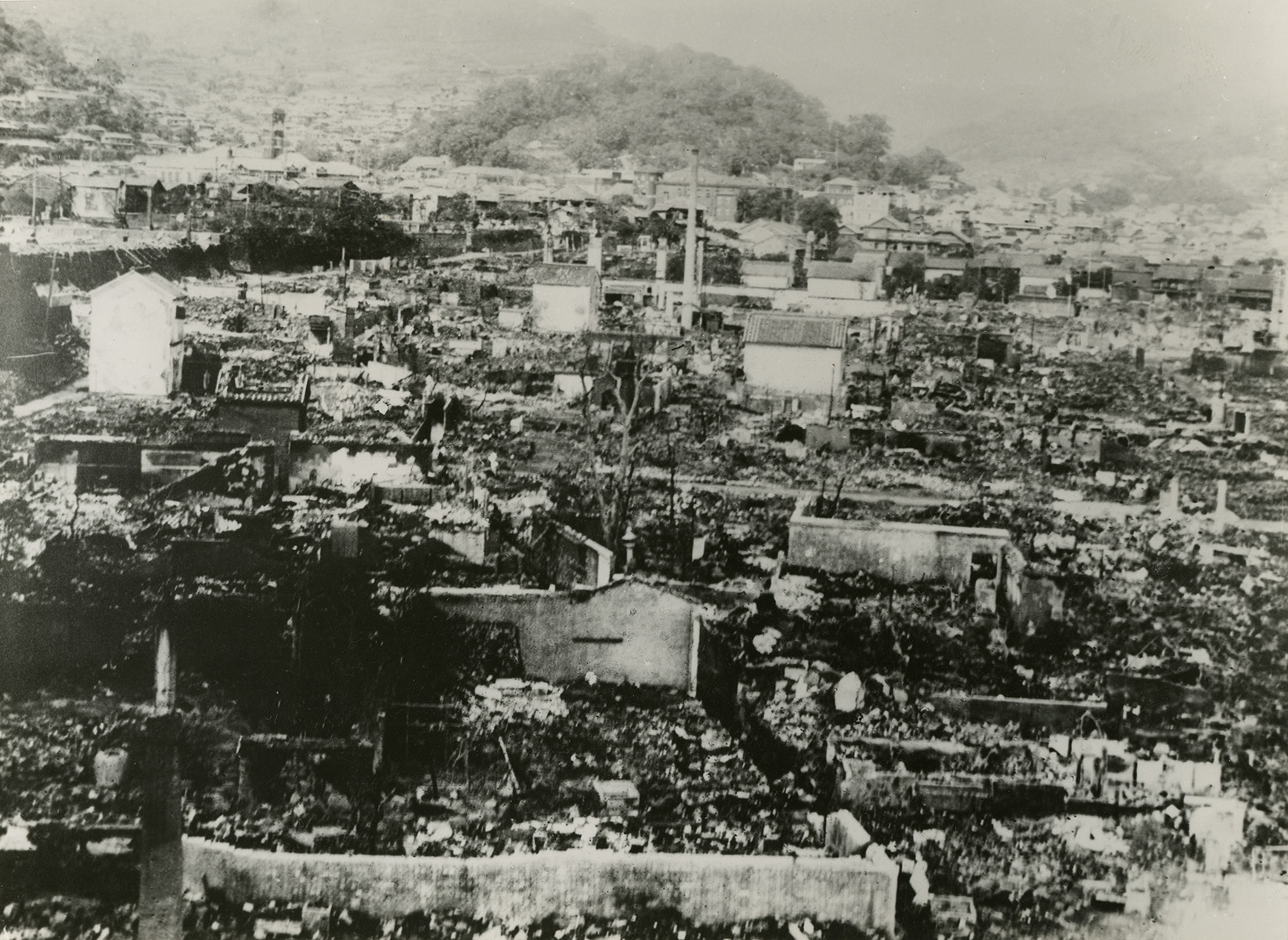 本下町公設中央市場から訪神社方面を望む