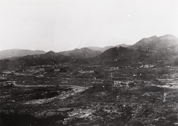 稲佐山中腹から爆心地方面を望む