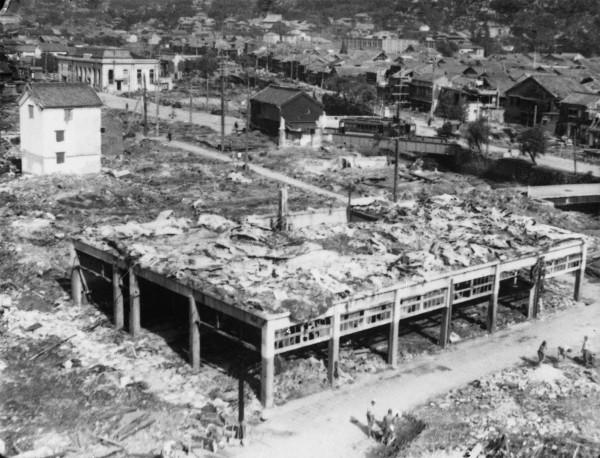 万才町地方裁判所から賑橋方面を見る