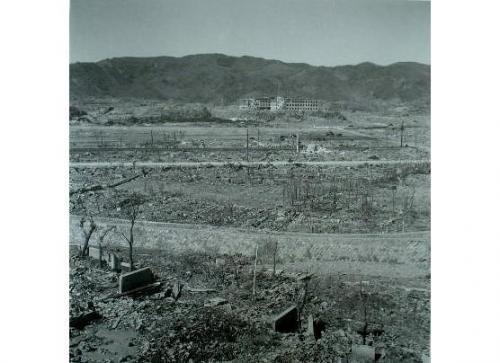 山里の丘より見た爆心地から第１病院までのパノラマ（５枚つなぎ写真中１枚目）―爆心地―