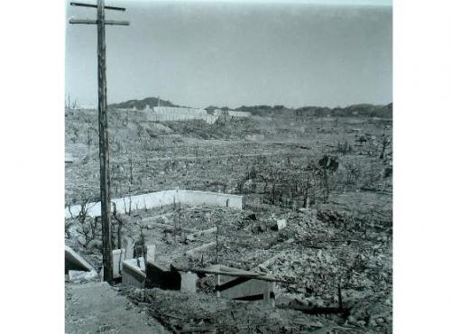 山里の丘より見た爆心地から第一病院までのパノラマ（５枚つなぎ写真中４枚目）―長崎刑務所浦上刑務支所方面―