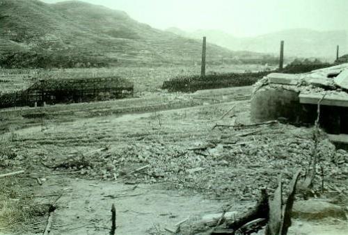 鎮西学院中学校の丘からパノラマ（１１枚継ぎ写真中左から８枚目）－三菱長崎製綱所方面を望む－