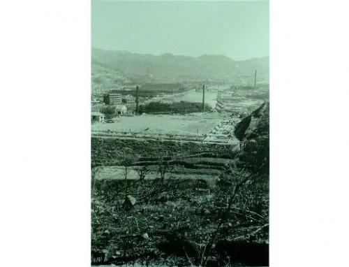 竹ノ久保町高台からのパノラマ（１１枚つなぎ写真中左から１０枚目）－三菱長崎製綱所第３工場方面－