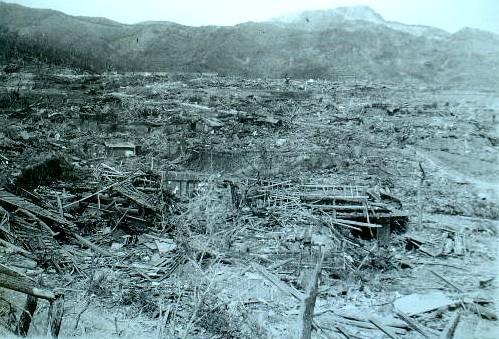城山町１丁目から岩屋山方面を見る