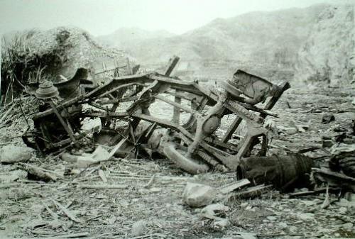 トラックの残骸