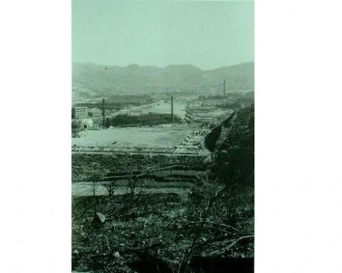 竹ノ久保町高台から三菱長崎製綱所第３工場方面を望む