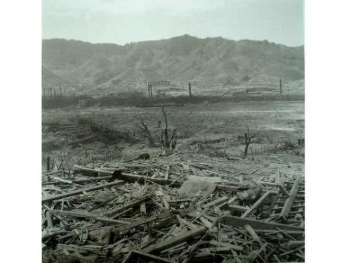 長崎医科大学附属医院裏山からのパノラマ（６枚つなぎ写真中左から３枚目）－製鋼所第2工場方面－