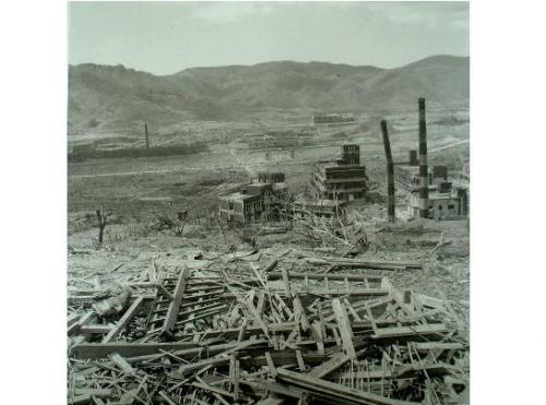 長崎医科大学附属医院裏山からのパノラマ（６枚つなぎ写真中左から４枚目）－附属医院本館方面－