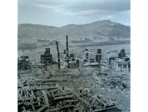 長崎医科大学附属医院裏山からのパノラマ（５枚つなぎの写真中左から４枚目）－附属医院方面－