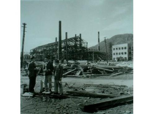 浦上駅前から三菱長崎製鋼所方面のパノラマ（５枚つなぎ写真中左から１枚目）－鍛錬工場方面－