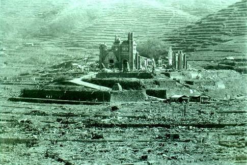 松山町の高台から浦上天主堂方面を望む