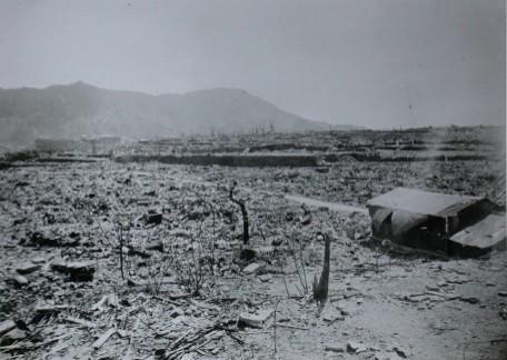 浦上天主堂から山里の丘方面を見る