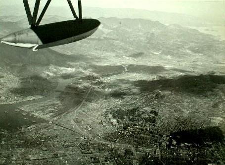 愛宕山上空から長崎市街北方を望む