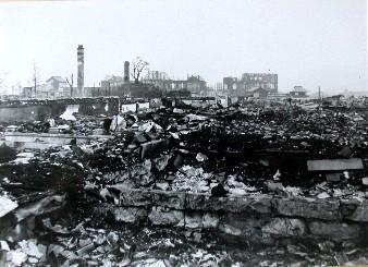 平戸町北端付近から長崎県庁方面を見る