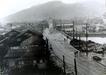三菱会館（羽衣町1丁目）から長崎駅方面を望む