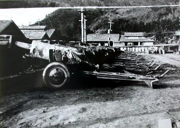 揚陸された米軍の曲射砲　