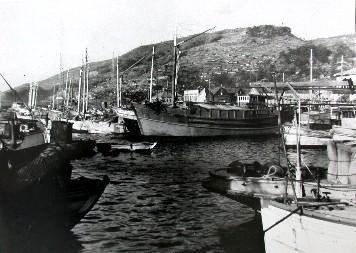 元船海岸の船だまり