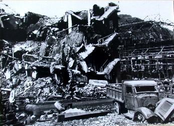 空襲による三菱長崎造船所飽ノ浦総合事務所の被害