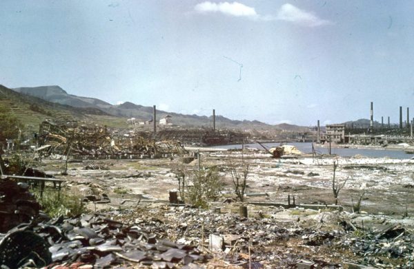 浦上川沿いの工場地帯