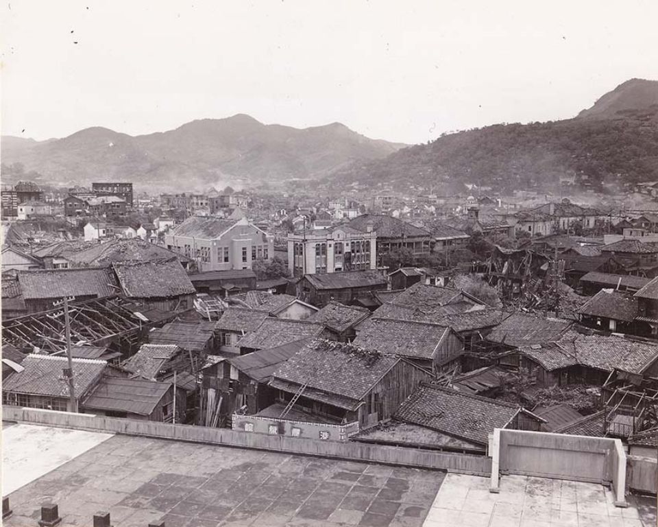 長崎税関庁舎から東北東方向を望む