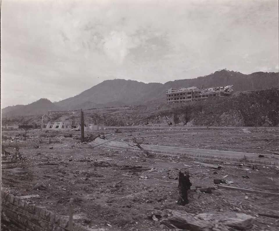 走行中の列車からの風景―駒場町付近