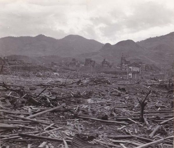 走行中の列車からの風景―浜口町付近