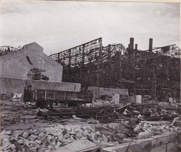 走行中の列車からの風景―茂里町付近