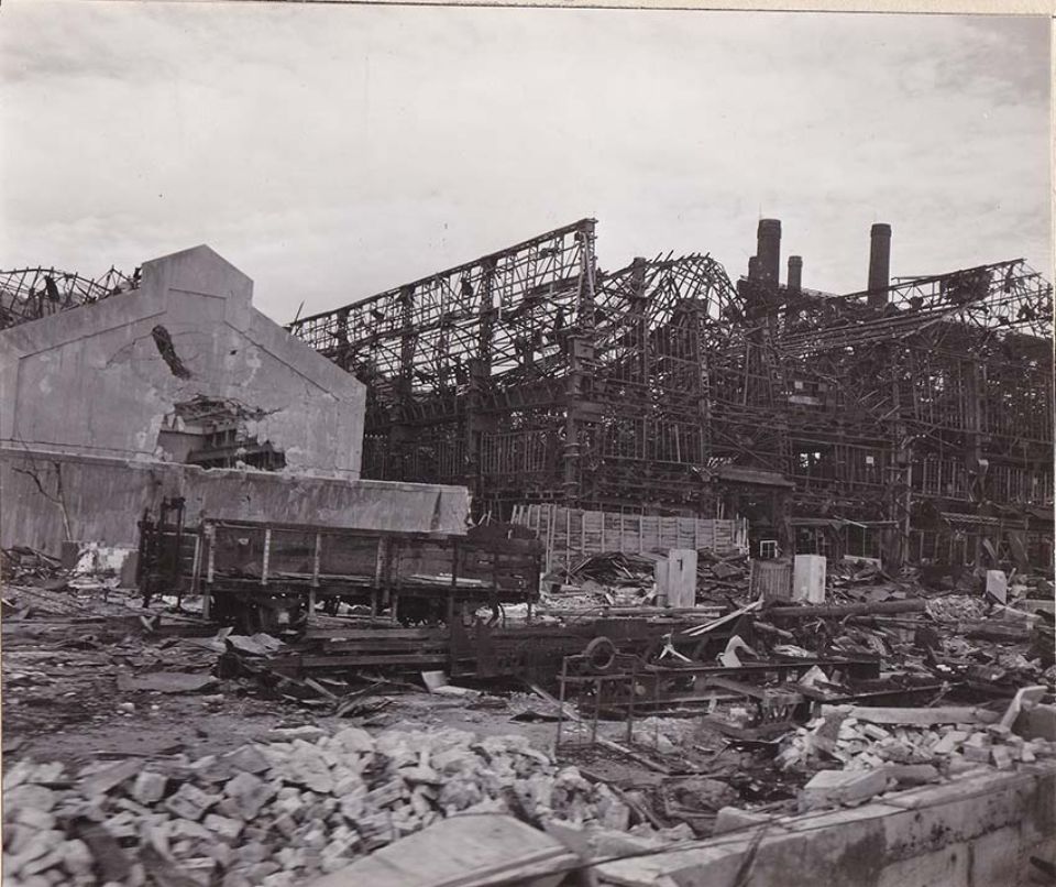 走行中の列車からの風景―茂里町付近
