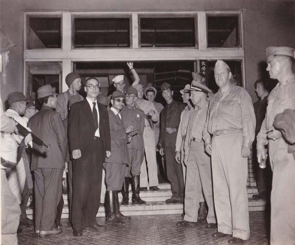 米軍高官と長崎の代表者の話し合い