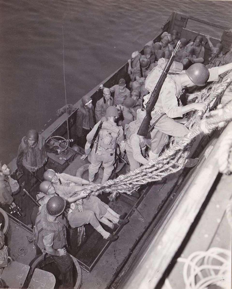 長崎に上陸する米軍