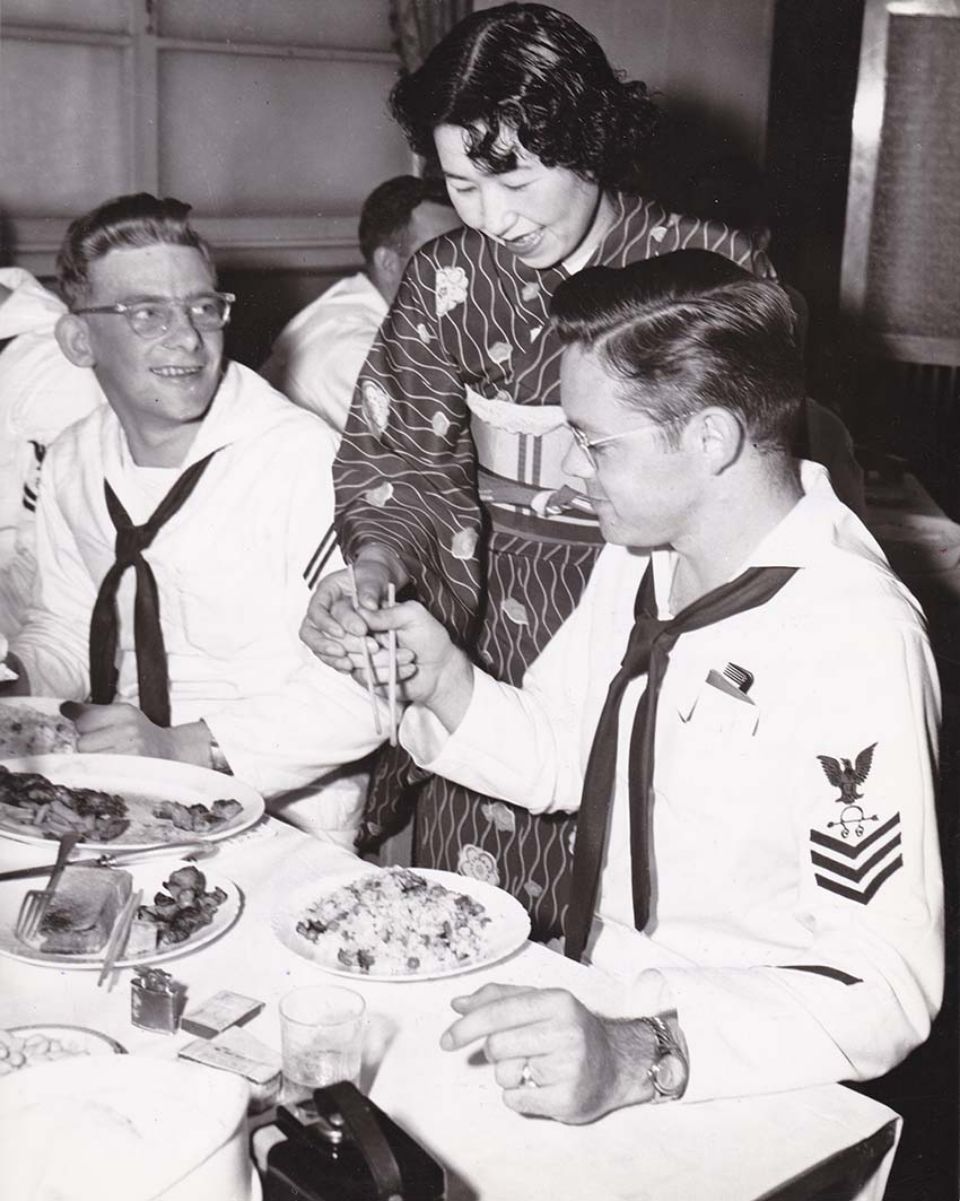 長崎の観光に訪れた米海軍水兵