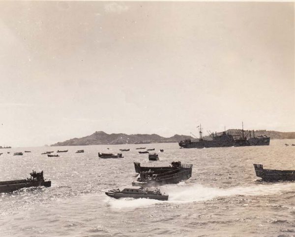 米軍による長崎上陸開始直前の長崎港外の光景