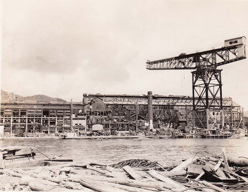 海上から見た三菱長崎造船所飽ノ浦工場