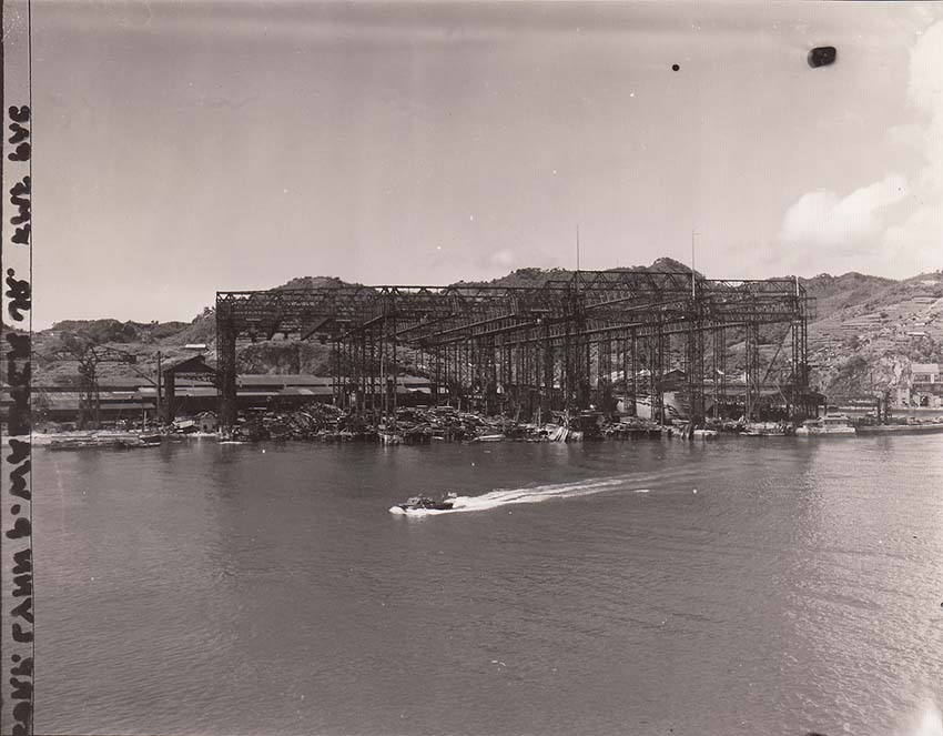 海上から見た三菱長崎造船所立神工場