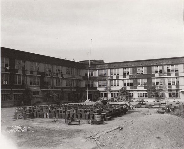 新興善国民学校外観