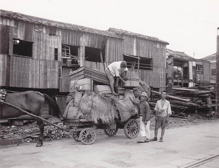 馬車を使った引越し作業