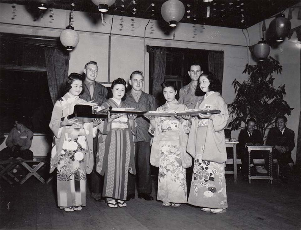 浜町、宝塚ダンスホールで行われた美人コンテスト