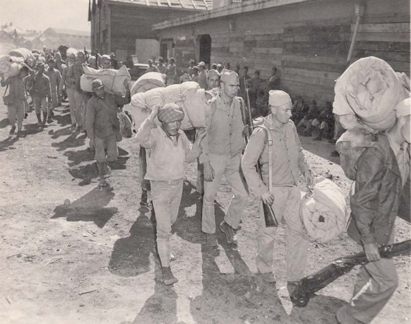 アメリカに帰国する米海兵隊員たち