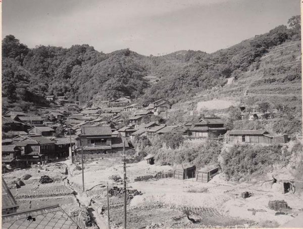 三菱長崎造船所立神工場事務所前の民家