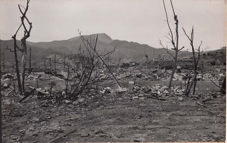 爆心地から北西方向を見る