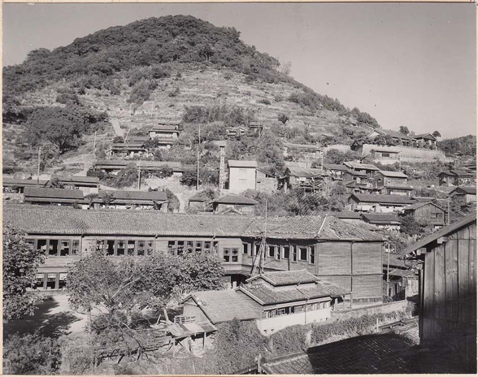 小島国民学校と愛宕山