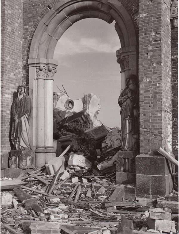 浦上天主堂南翼廊入口