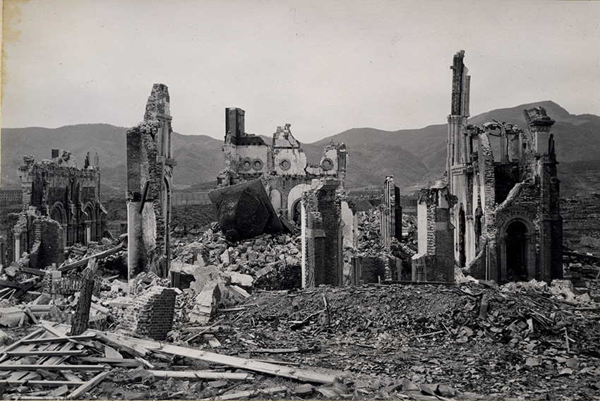 東方向から見た浦上天主堂