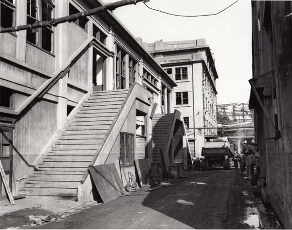 三菱長崎兵器製作所茂里町工場食堂・事務所付近